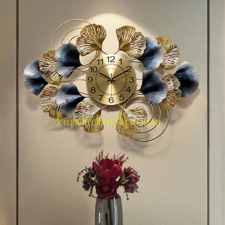 Dong-ho-treo-tuong-kim-loai-04.5